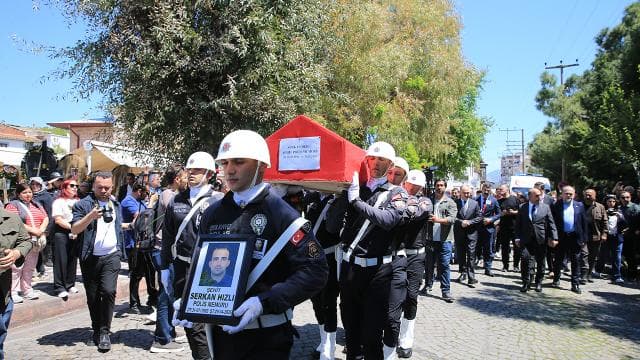 Trafik kazasında şehit olan polis Serkan Hızlı son yolculuğuna uğurlandı