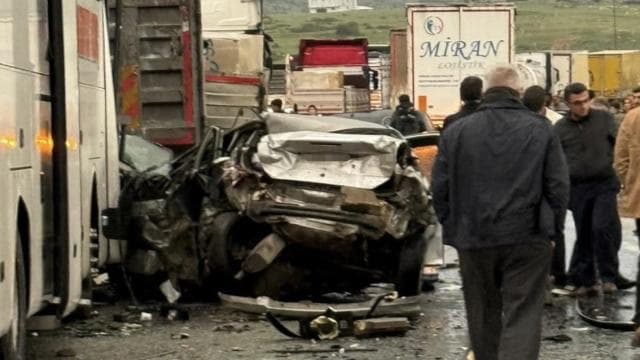 TAG Otoyolu'nda zincirleme trafik kazası: 1'i ağır 5 yaralı