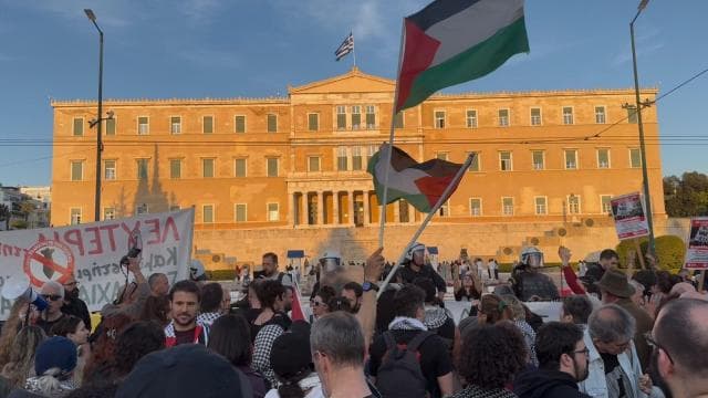 Haydut İsrailin Sumud Filosu'na saldırısı Atina'da protesto edildi