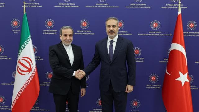 Dışişleri Bakanı Fidan, İranlı mevkidaşı Arakçi ile telefonla görüştü