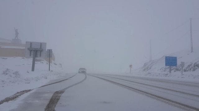 Bayburt'ta ilkbaharda kar manzarası