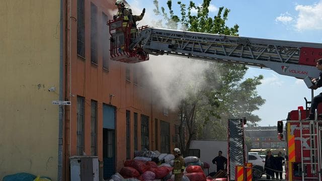 Manisa'da iş yeri yangını