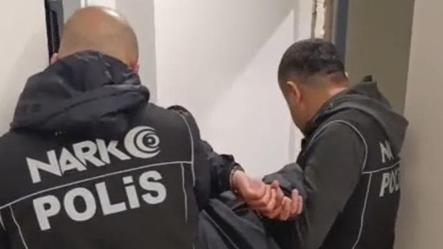 Kırmızı bültenle aranan uyuşturucu kaçakçısı Mersin'de yakalandı