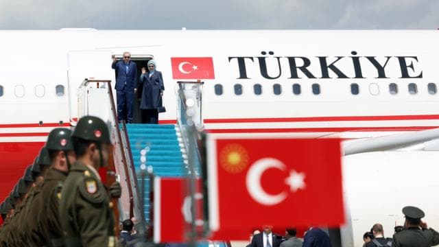Cumhurbaşkanı Erdoğan Kazakistan'da resmi temaslarda bulunuyor