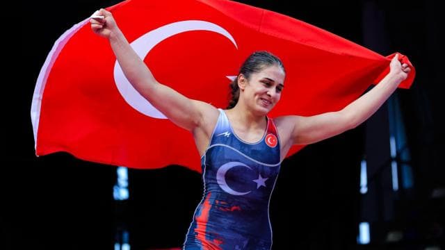 Milli sporcular uluslararası şampiyonalarda madalya kazandı
