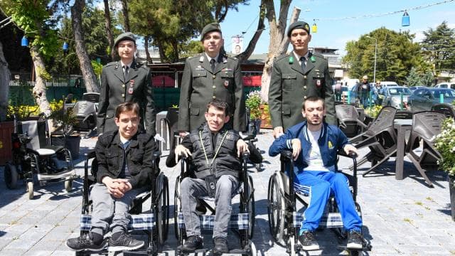 Kara Kuvvetleri, 108 tekerlekli sandalyeyi ihtiyaç sahiplerine dağıttı