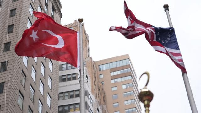 New York'ta 43. Türk Günü Yürüyüşü öncesi bayrak çekme töreni yapıldı