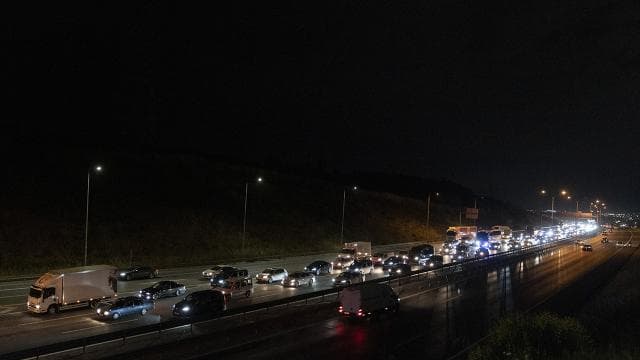 İstanbul'da bayram sonrası ilk iş gününde trafik yoğunluğu arttı