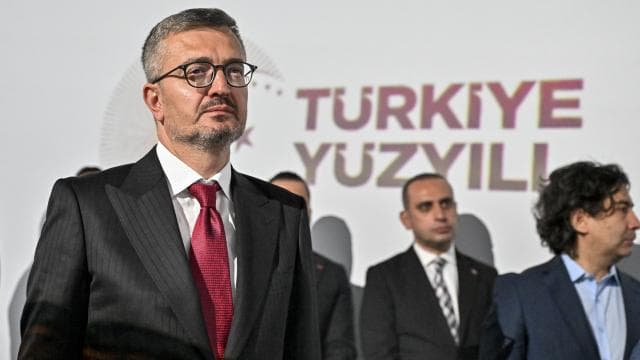 İletişim Başkanı Duran, İstanbul'un Fethi temalı çadırı ziyaret etti