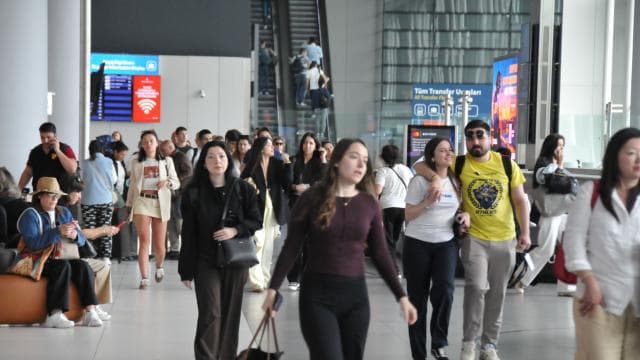 İstanbul Havalimanı'nda Kurban Bayramı dönüşü yoğun yolcu trafiği