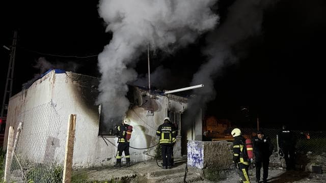 Kayseri'de metruk evde yangın çıktı, itfaiye söndürdü