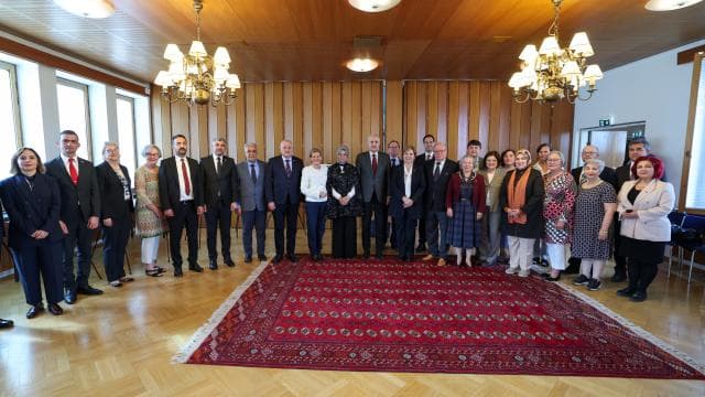 Kurtulmuş, Finlandiya'da Türk ve Tatar temsilcileriyle buluştu