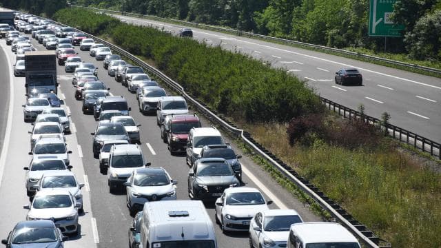 Tatil dönüşü yollarda trafik yoğunluğu devam ediyor