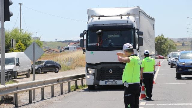 Tekirdağ'dan İstanbul'a ağır araç geçişi kısıtlandı