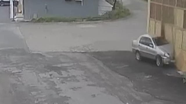 Fenalaşan sürücü iş yerine çarptı