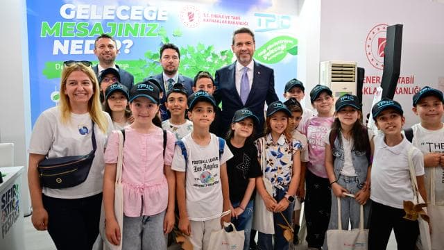 Bakan Bayraktar: Gençlerimize sürdürülebilir bir gelecek inşa etmeyi sürdüreceğiz