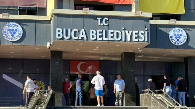 Buca Belediyesi'nde yolsuzluk soruşturması: 54 kişi adliyeye sevk edildi