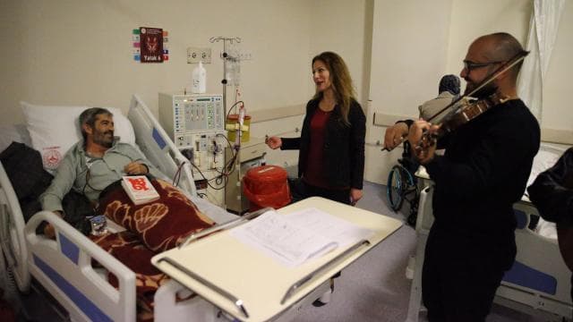 Matematik öğretmeni diyaliz hastalarına moral oldu