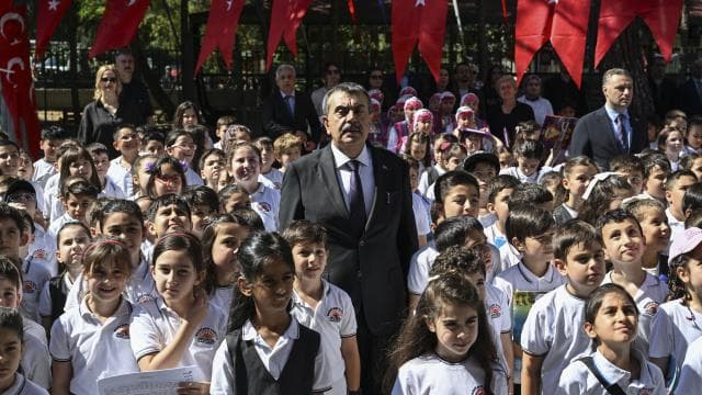 Bakan Tekin: Kitap okuma alışkanlığı çocuklar için önemli