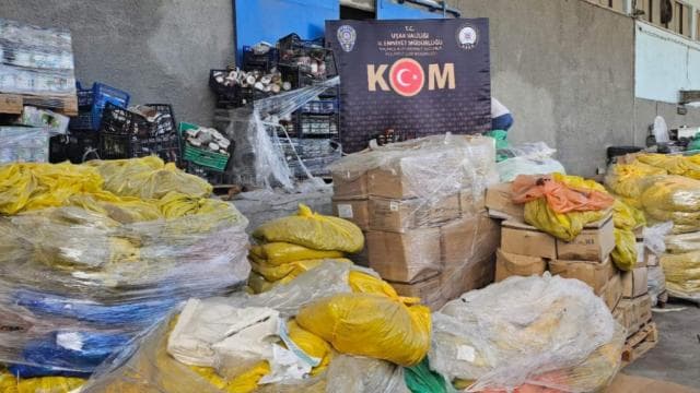 Uşak'ta son kullanma tarihi geçmiş 29 ton çikolata bulundu