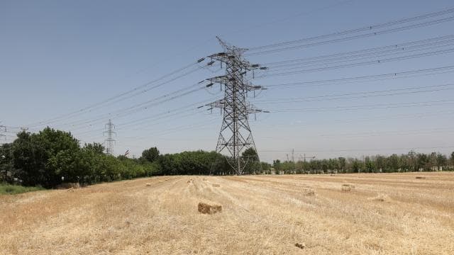 İran'da sanayi elektriği haftada 2 gün kesilecek