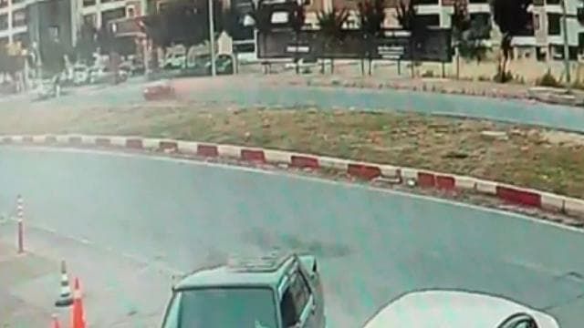 Uşak'ta yayalara çarpan otomobil devrildi: 3 yaralı