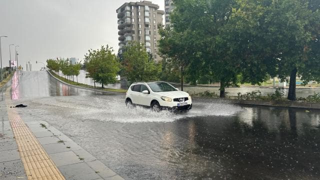 Ankara'da gece ve sabah saatlerinde sağanak yağış etkili oldu