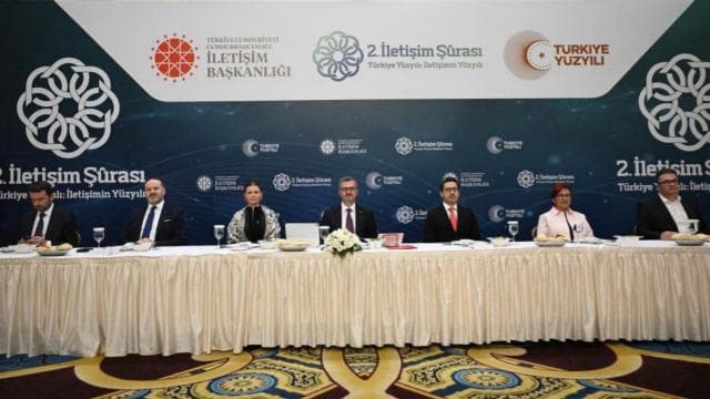 İletişim Başkanı Duran, iletişim fakülteleriyle toplantı yaptı