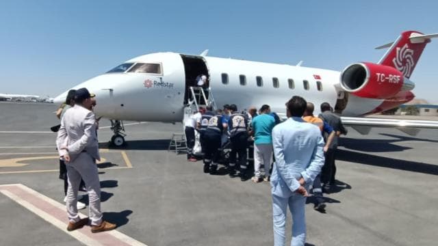 Mısır'daki trafik kazasında yaralanan 3 Türk, Türkiye'ye hava ambulansıyla getirildi