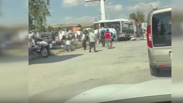 Ankara'da halk otobüsü ve kamyon çarpıştı