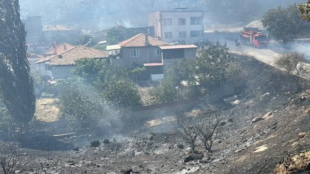 Balıkesir ve Bilecik'teki yangınlara müdahale sürüyor