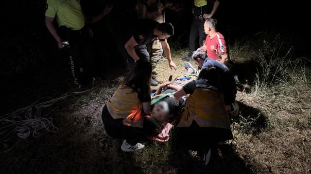 Bursa'da otomobil uçurumdan düştü, sürücü yaralı kurtarıldı