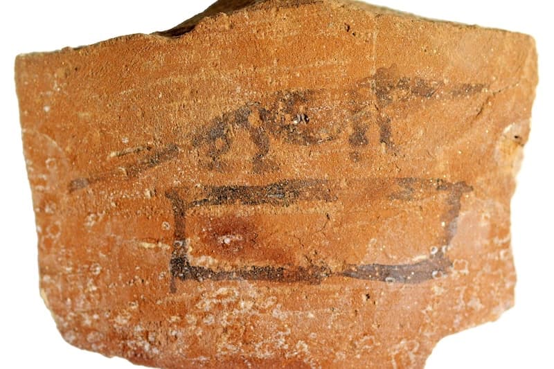 Antik Mısır’da "Müsvedde" Olarak Kullanılan 43 Bin Seramik Parçası Bulundu