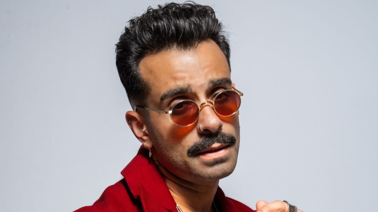 Sahnedeyken hayatın gürültüsü susuyor