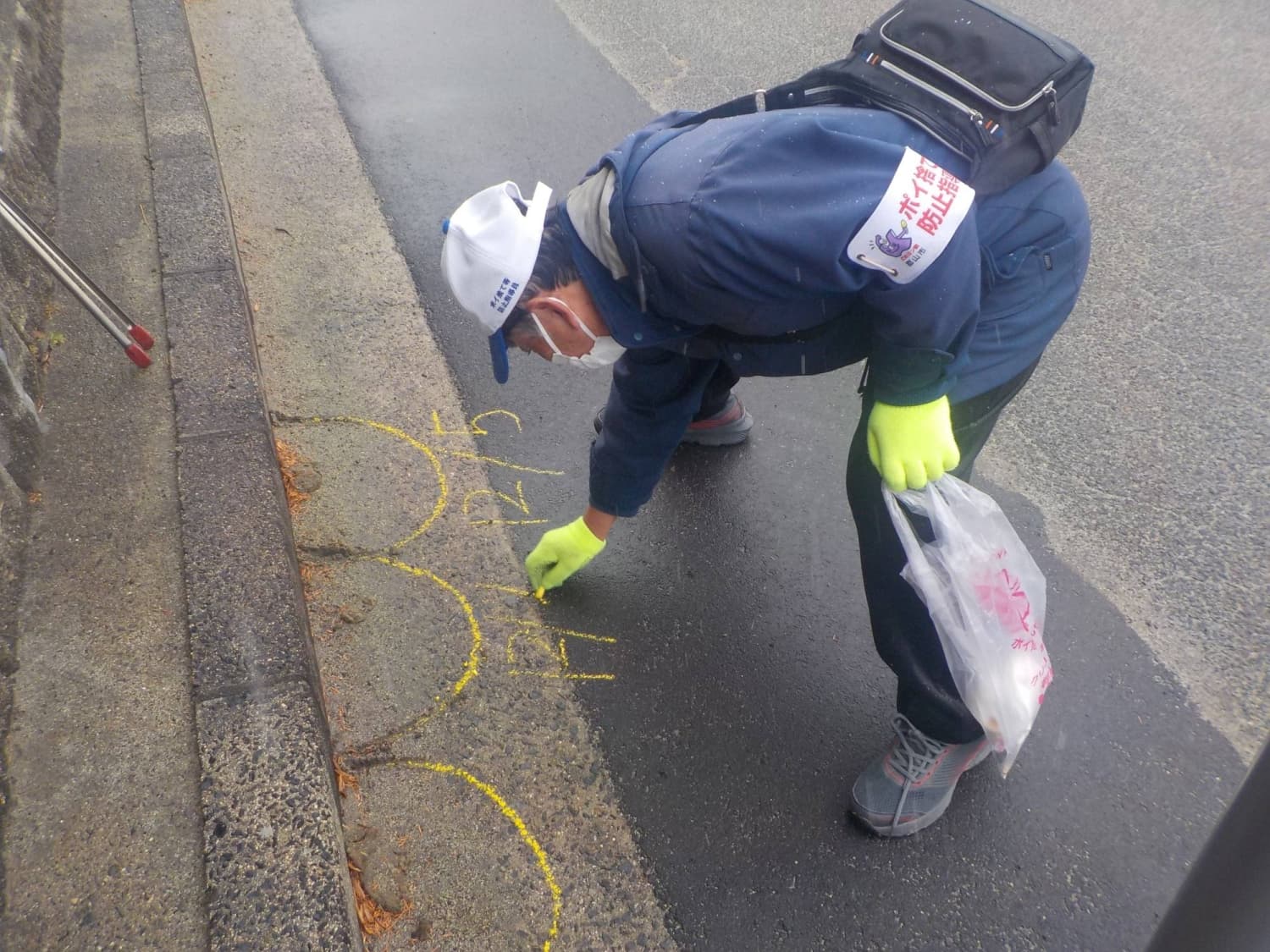 A Fukushima city launches Operation Yellow Chalk to battle dog fouling