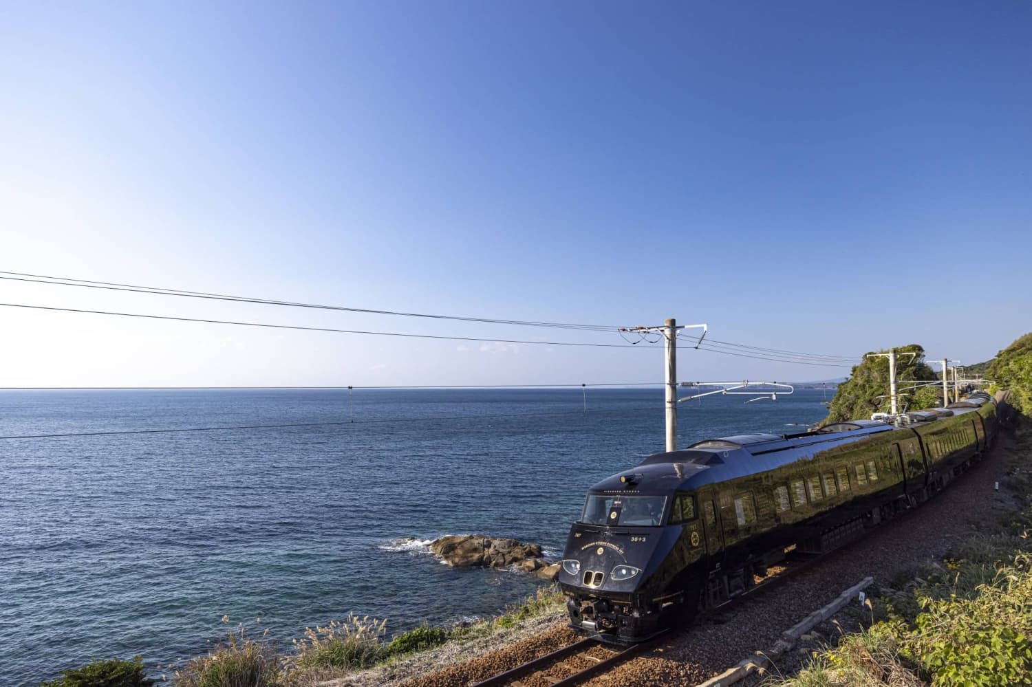 Seeing Kyushu slowly aboard the 36+3 tourist train