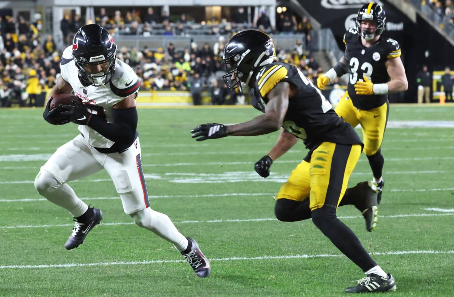 Defensive touchdowns seal Texans' victory over Steelers