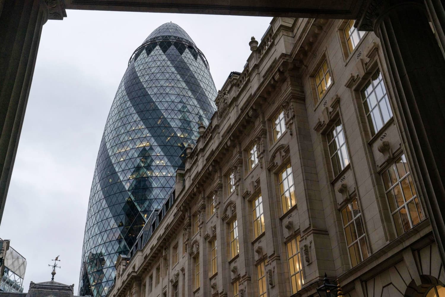 Japanese funds sell most U.K. bonds since 2011 amid fiscal concern