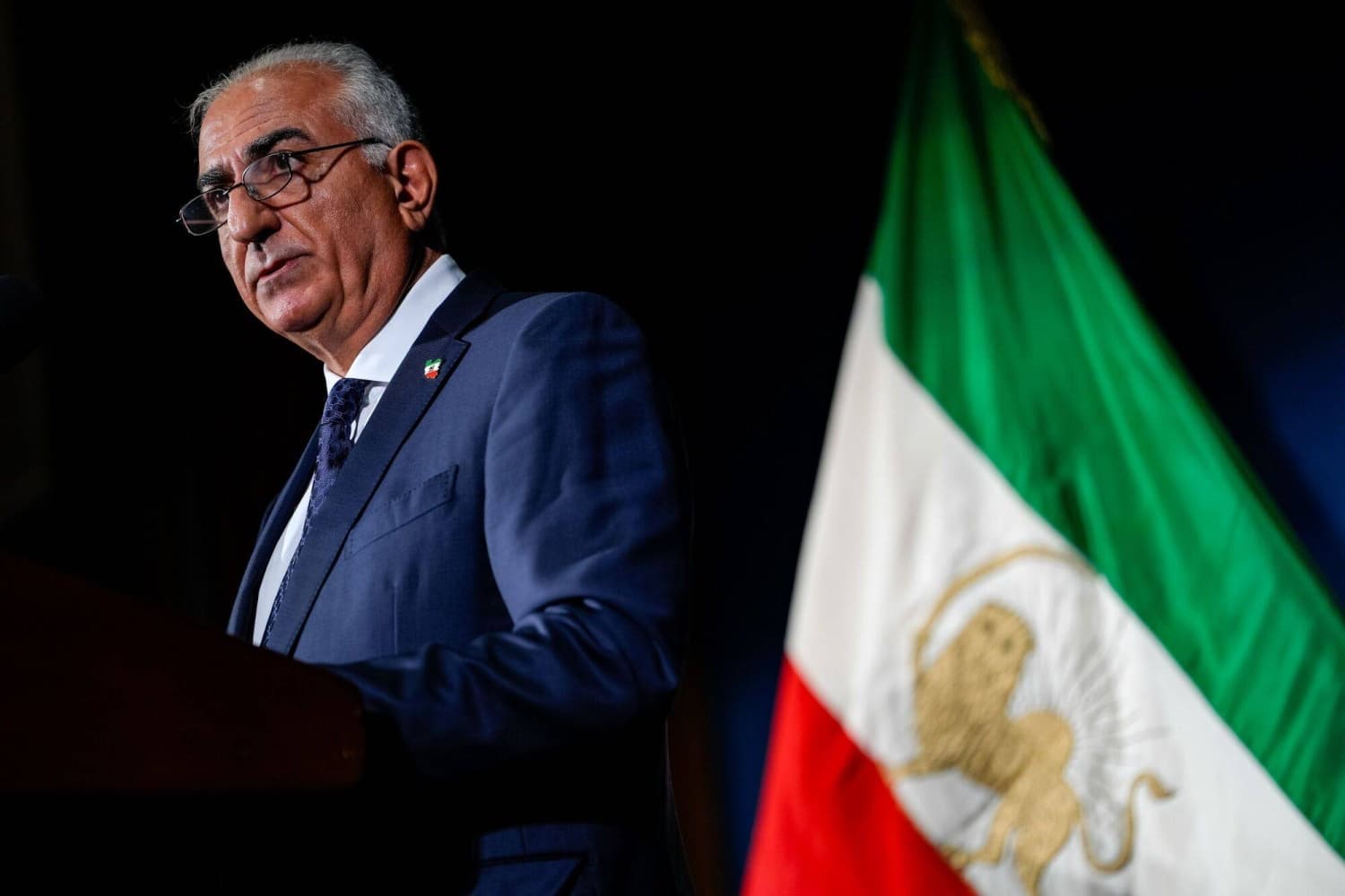 Iran's exiled prince is buoyed by nation desperate for change