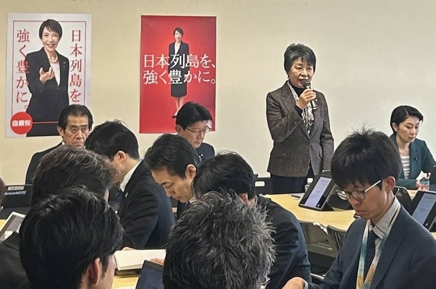 Japan considers legalizing use of original surnames on their own after marriage