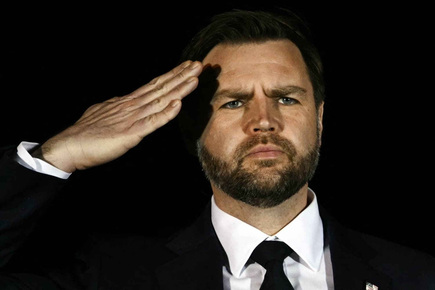 Vance treads Iran tightrope with an eye on 2028