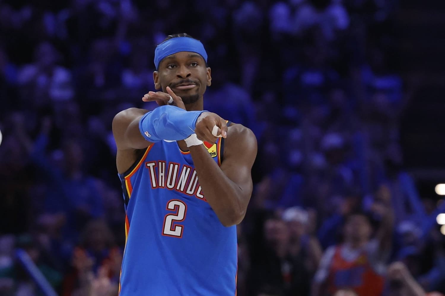 Gilgeous-Alexander breaks Chamberlain's record 20-point-game streak