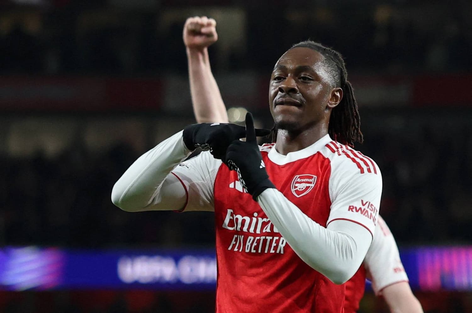 Eze stunner helps Arsenal past Leverkusen into last eight
