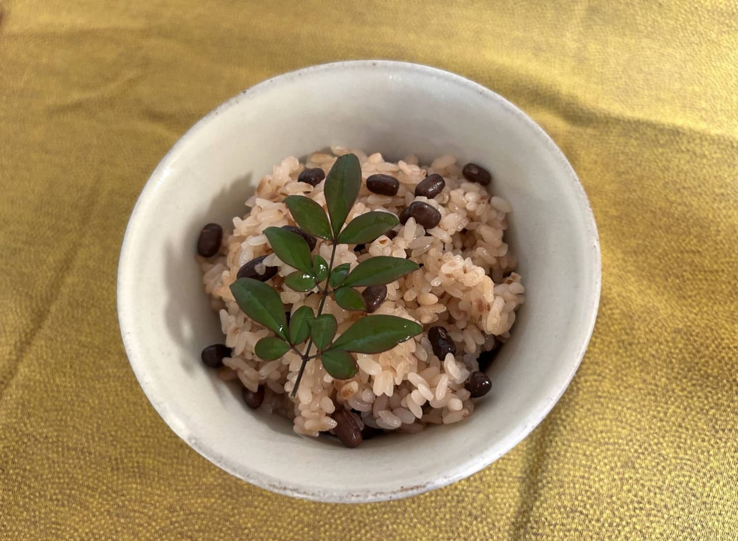 Eat a bowl of red rice for good luck