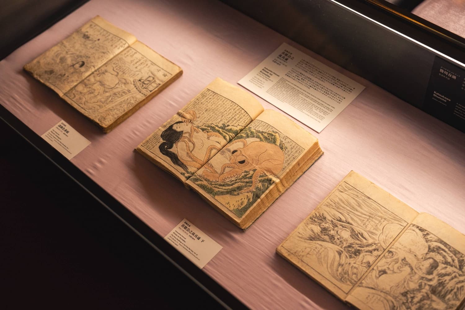 Hokusai’s erotic art on display at a Kabukicho noh theater