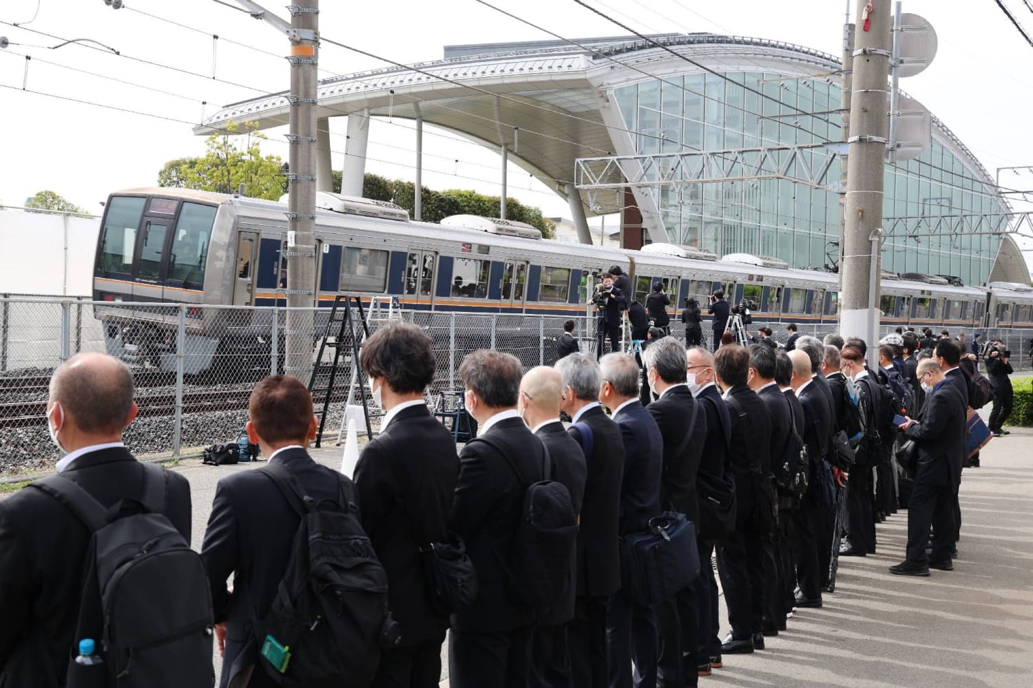 Victims mourned 21 years after JR West train crash in Amagasaki