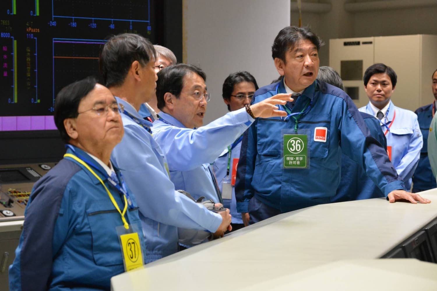 Minister inspects Kashiwazaki-Kariwa nuclear plant