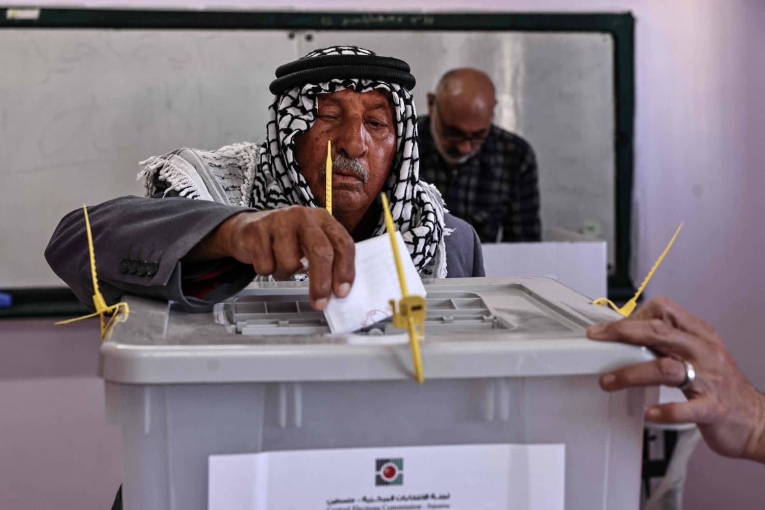 Abbas loyalists win Palestinian municipal elections, including some seats in Gaza