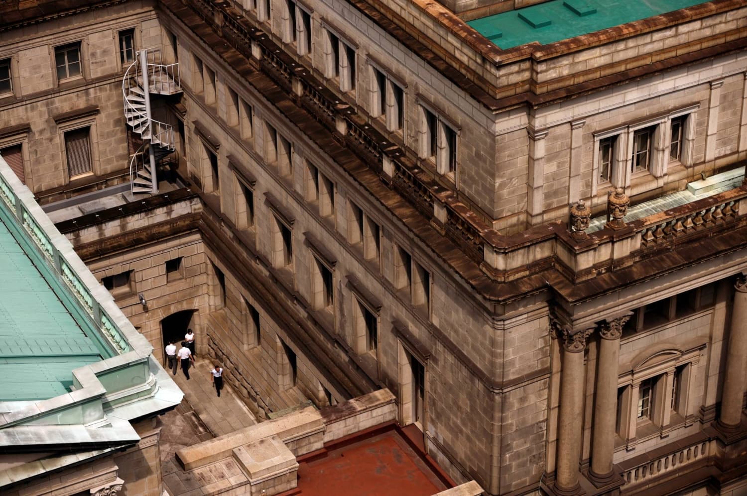 Bank of Japan holds rates steady despite weak yen