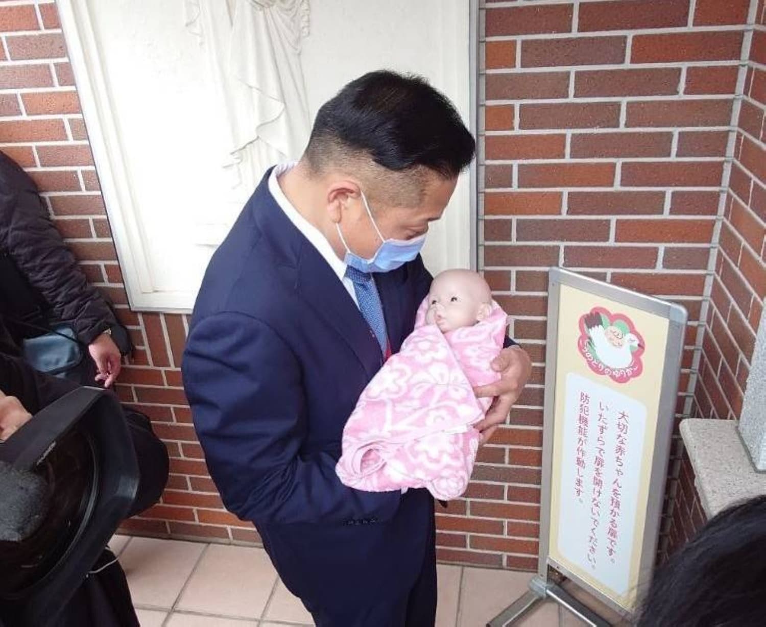 City in Osaka seeks early launch of its own ‘baby hatch’ system